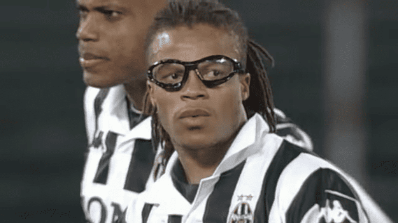 Jogador que jogava de óculos